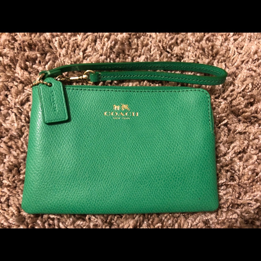 NWOT Coach Green Leather Zip Wristlet